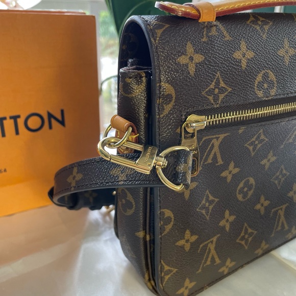 Louis Vuitton Pochette Métis - Picture 3 of 16